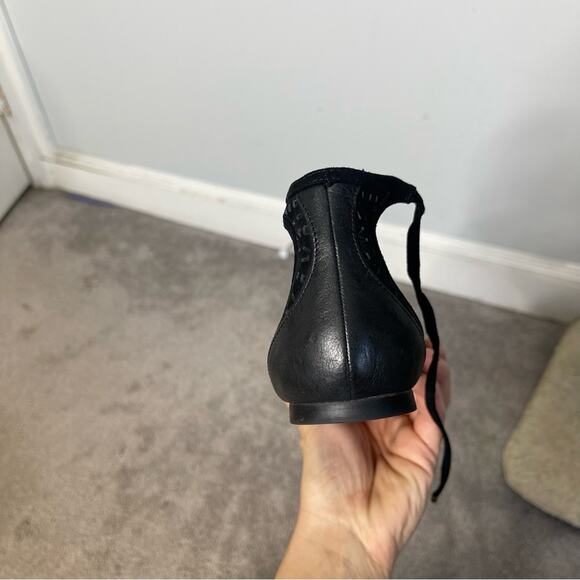 FRANCO SARTO Black Leather Pointed Toe Tie Ankle Flat Shoes Size 6.5 - Picture 7 of 7